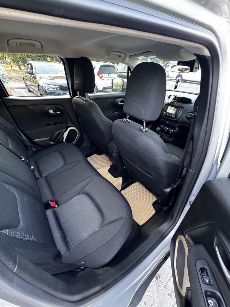 Продаю jeep renegade