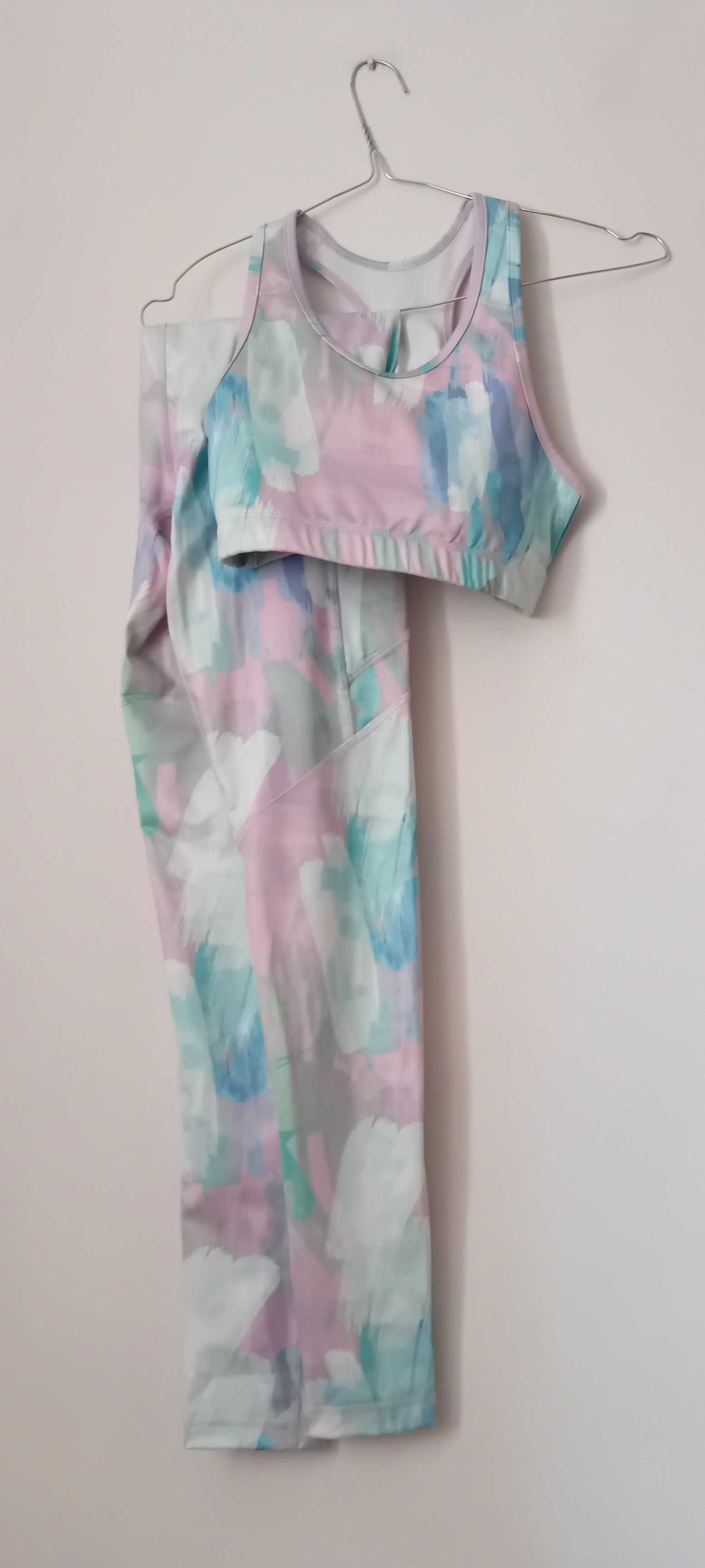 Pastelowy zestaw do ćwiczeń top legginsy tie dye rozm. 158-164 Soc