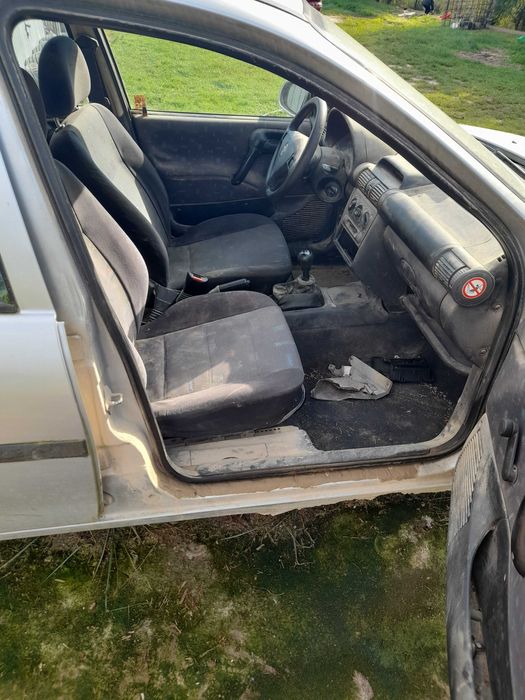 Opel Corsa b w całości lub części