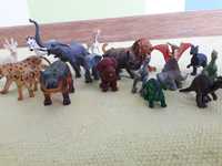 Conjunto de figuras de borracha - animais selvagens e dinossauros