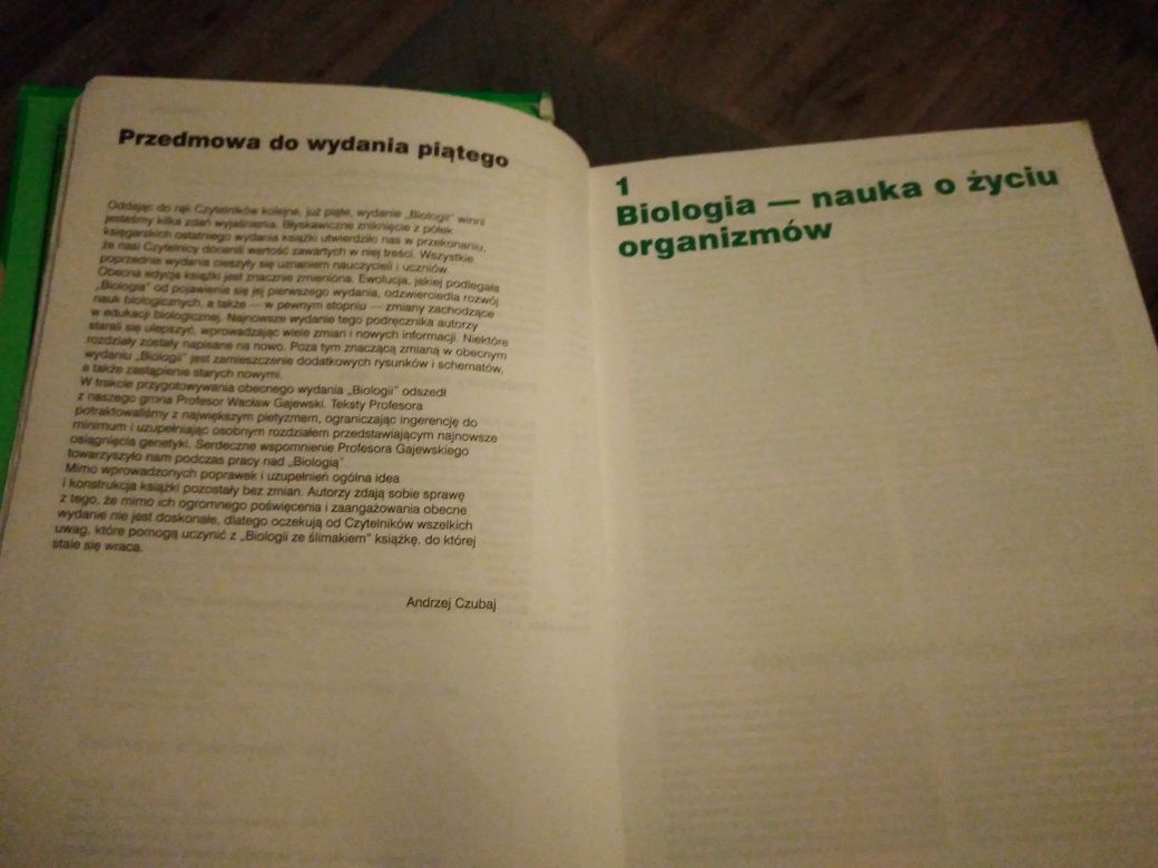 Książka "Biologia ze ślimakiem" wydanie piąte. 1999 r.