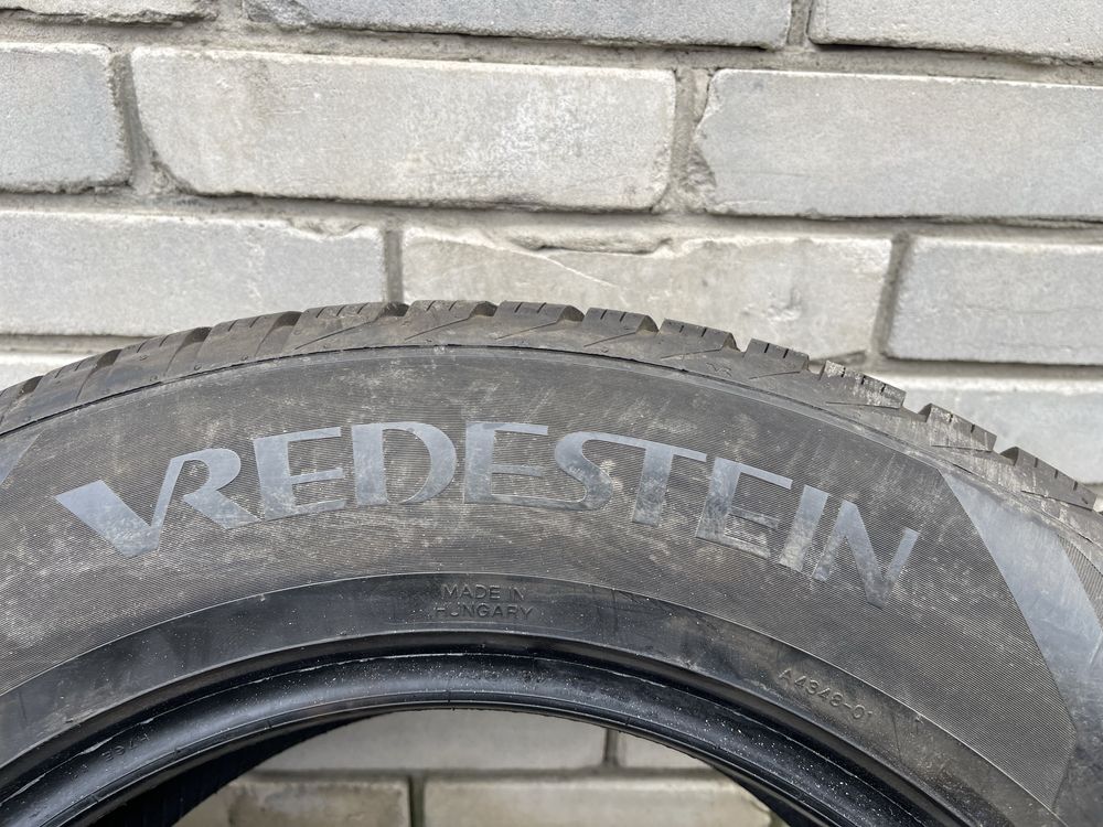 Резина Літо б/у Vredestein 235/65R17