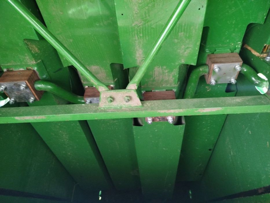 Комбайн зернозбиральний John Deere 1052, 1055