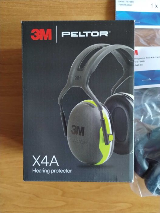 Peltor 4XA + 2 zestawy wymiennych nauszników