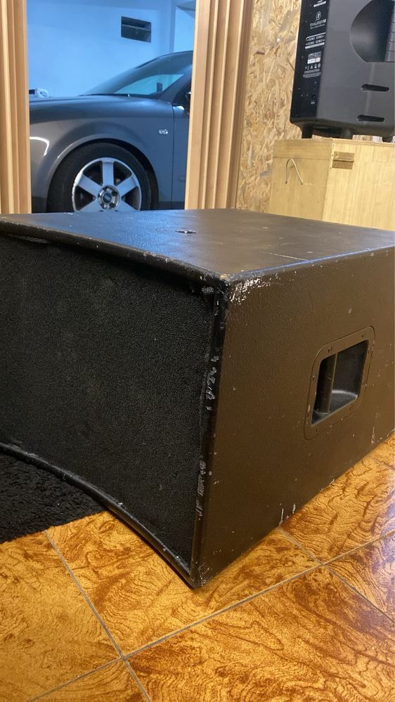 Para venda 2 colunas mackie amplificadas e grave 15 power works