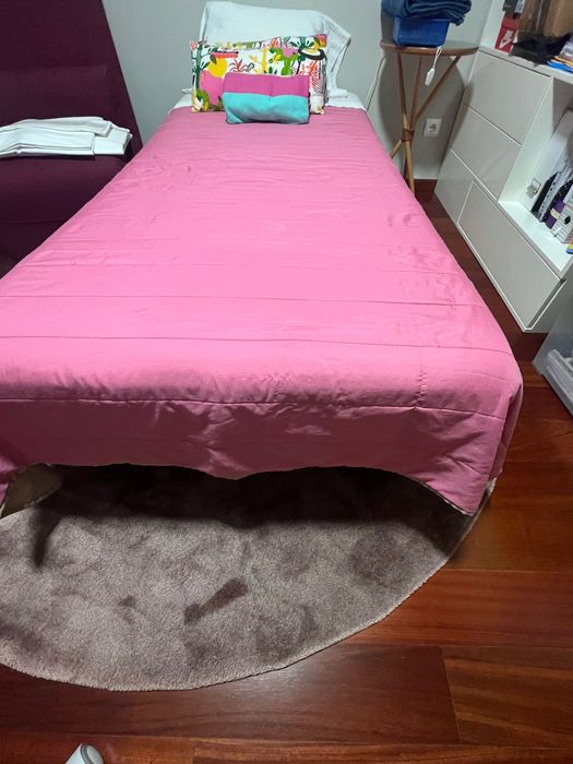 Estrado ikea com pés e com colchão 90x200