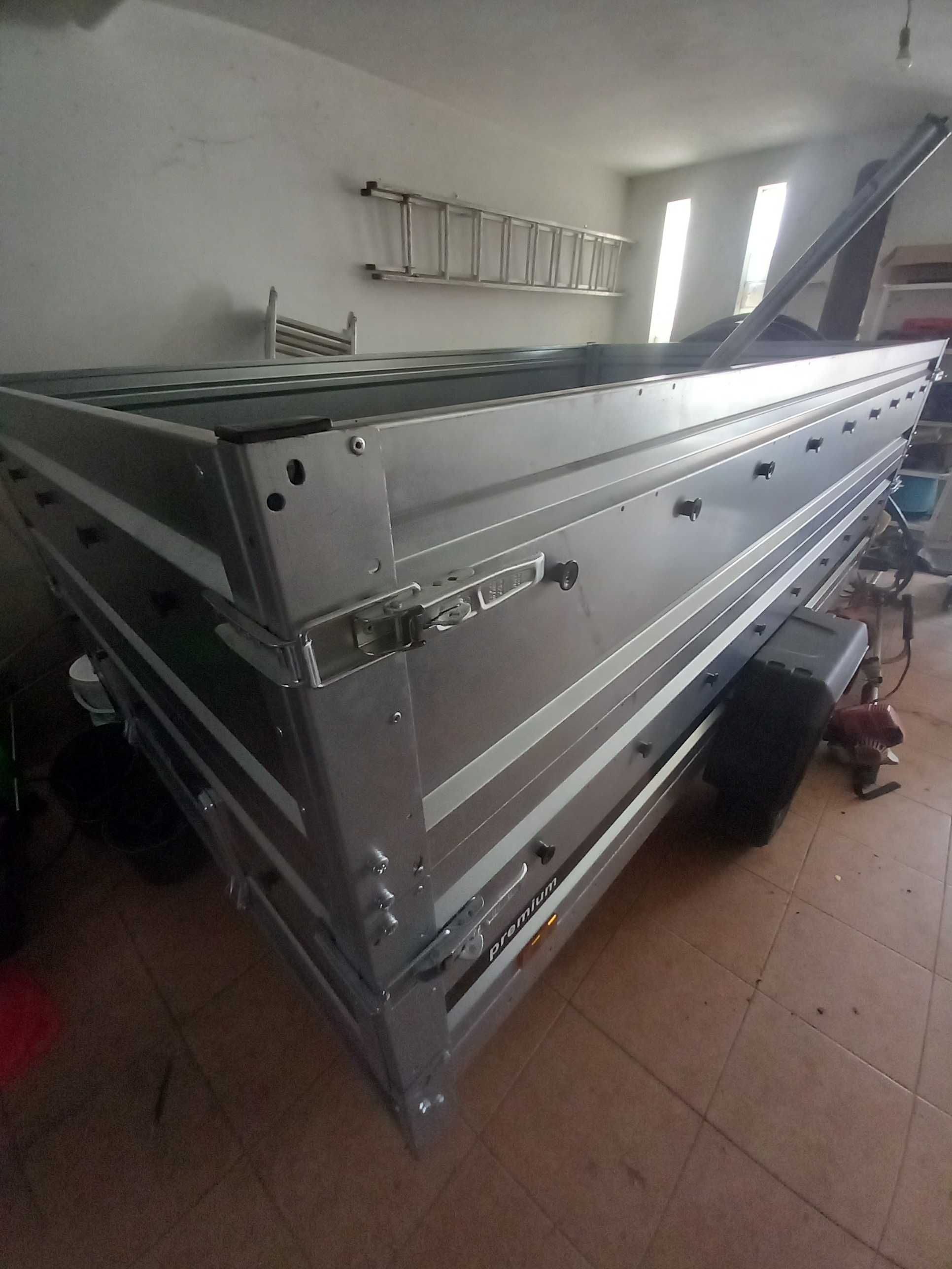 Reboque de carga novo