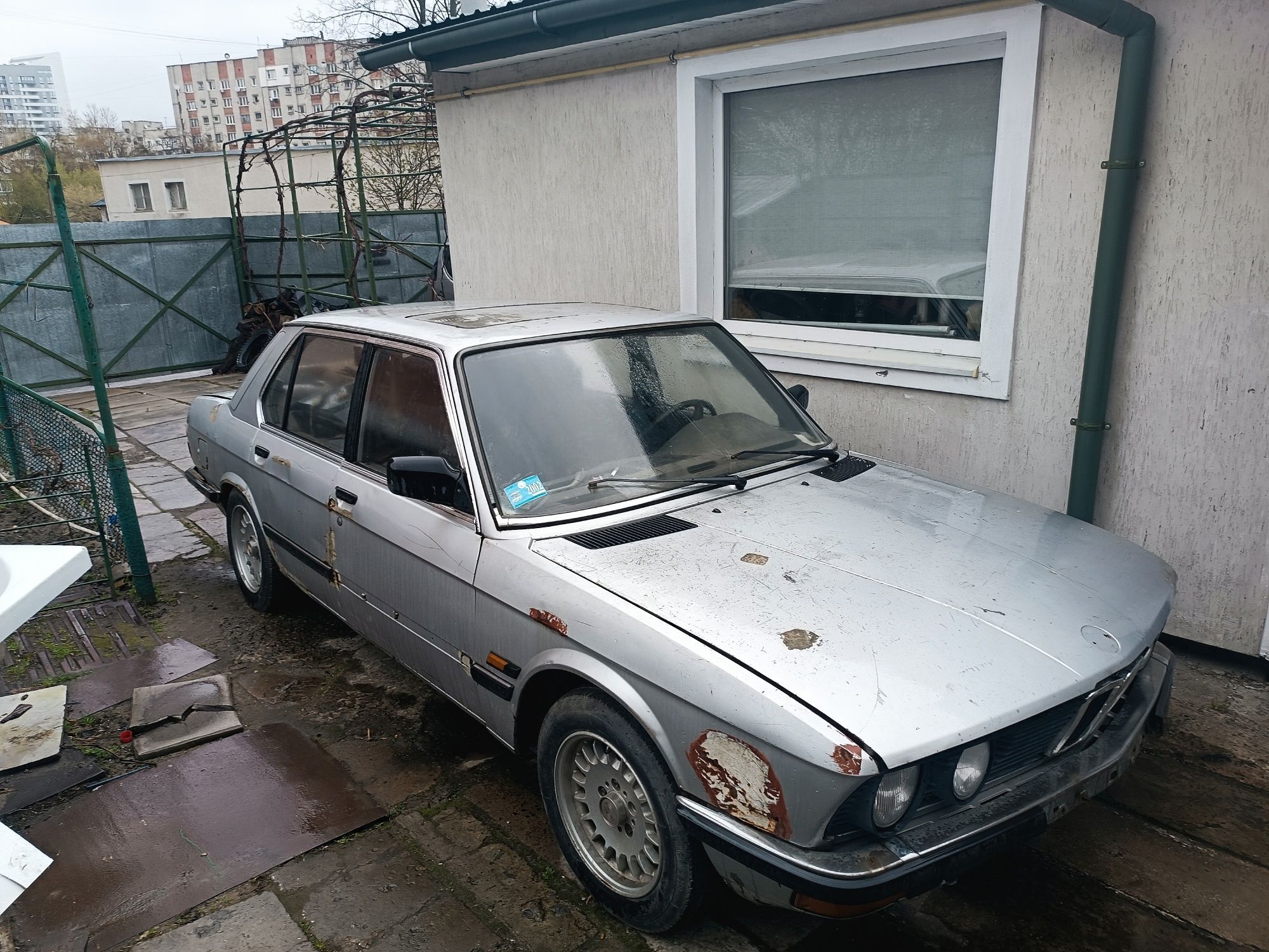 Продам BMW e28 1.8