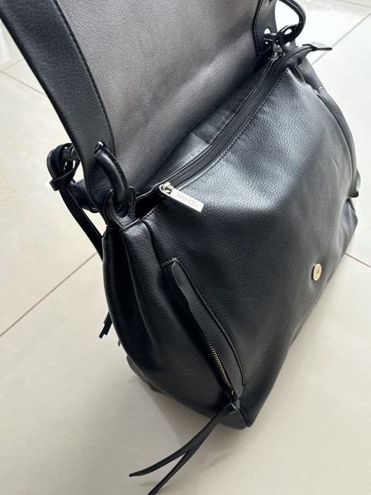 Ochnik czarna torebka eko skora do reki frędzle