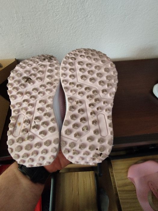 Adidasy dla dziewczynki Bartek rozmiar 22 jak nowe