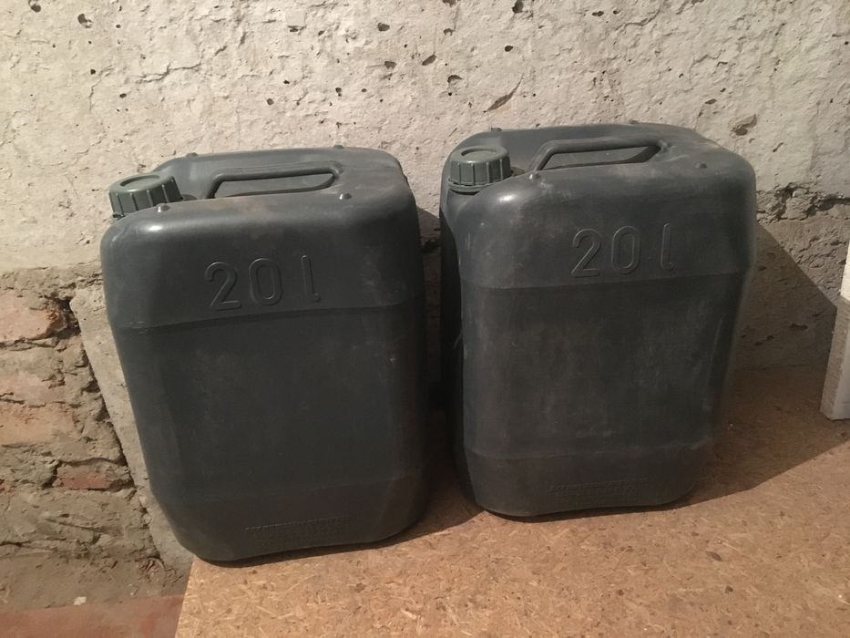 Канистры 20 л пластик под бензин