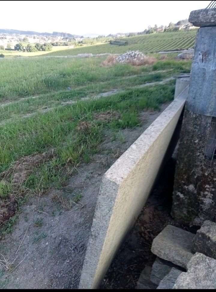 Mesa de jardim em granito