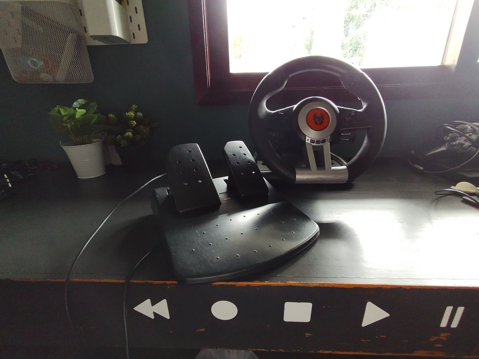 Volante e pedais KROM usados ,para gaming