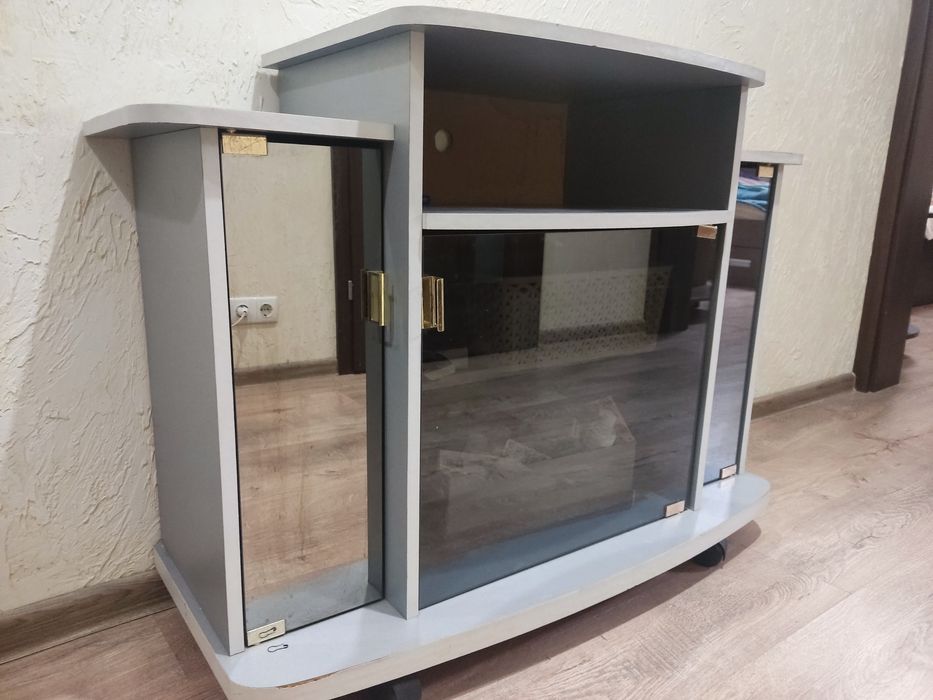 Тумба під телевізор .