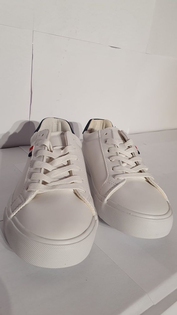 Buty nowe damskie sportowe Pier - One białe rozmiar 37