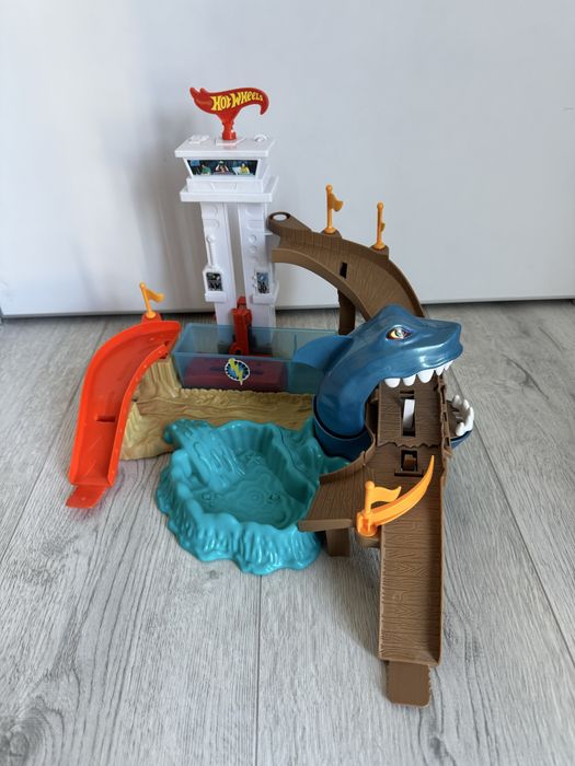 Трек Hot Wheels полювання на акулу