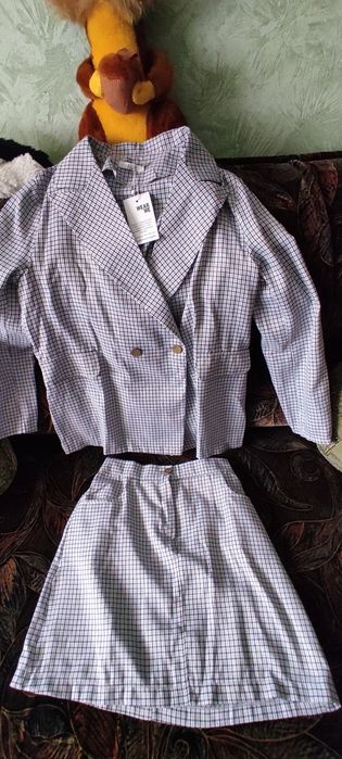 Костюм на розмір 46