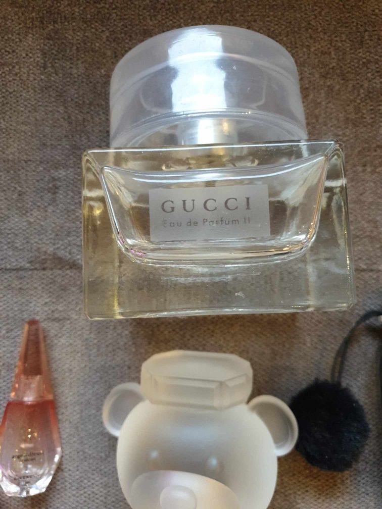 Puste flakony buteleczki po oryginalnych  perfumach Moschino  Escada