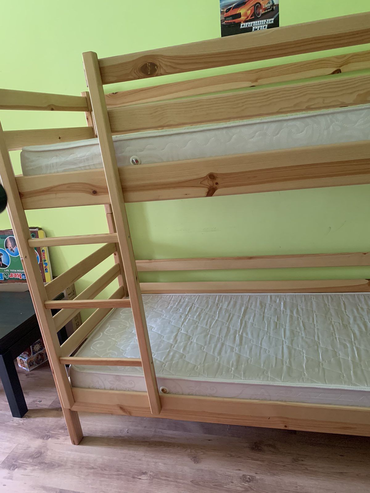 Двоповерхове ліжко з матрацами