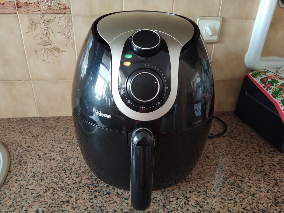 Fritadeira assadeira panela Air Fryer Tristar de 5,2 litros  casa