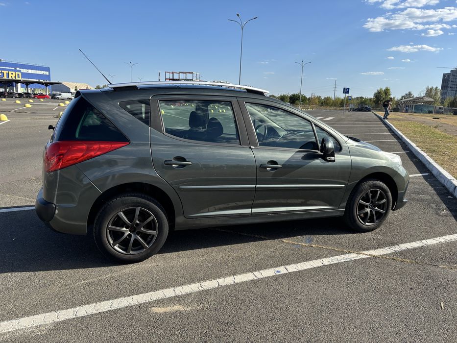 Срочно! Peugeot 207 sw 2008р.