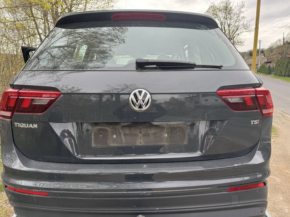 Vw tiguan klapa tylna 5na