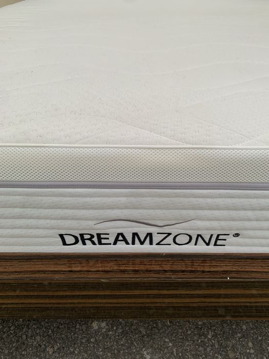 Łóżko z materacem 160 x 200 cm