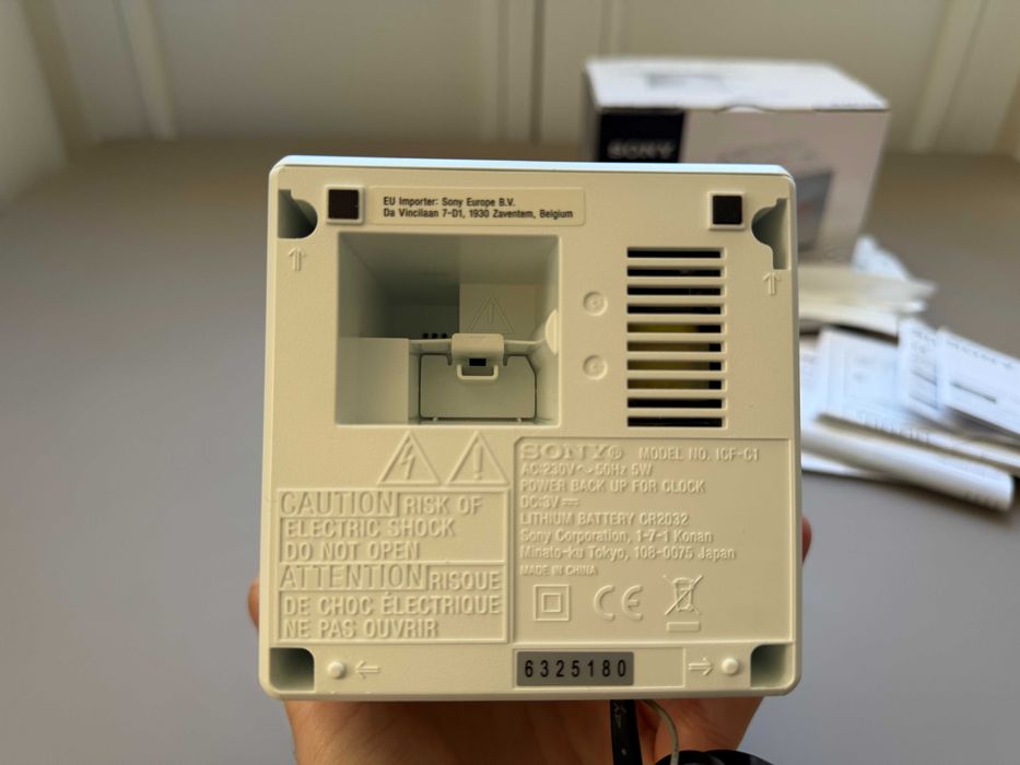 SONY ICF-C1 Портативний радіоприймач - годинник/радіо/будильник