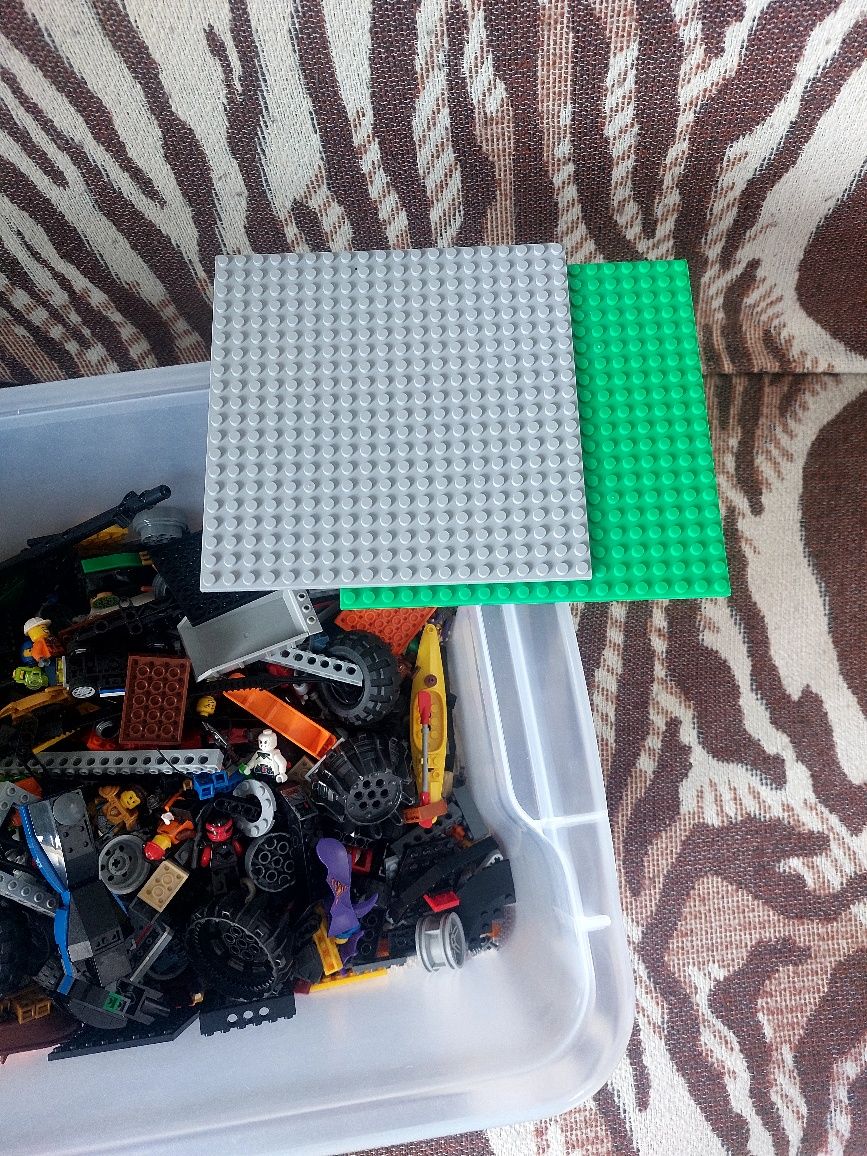 Mieszane klocki lego z zestawów