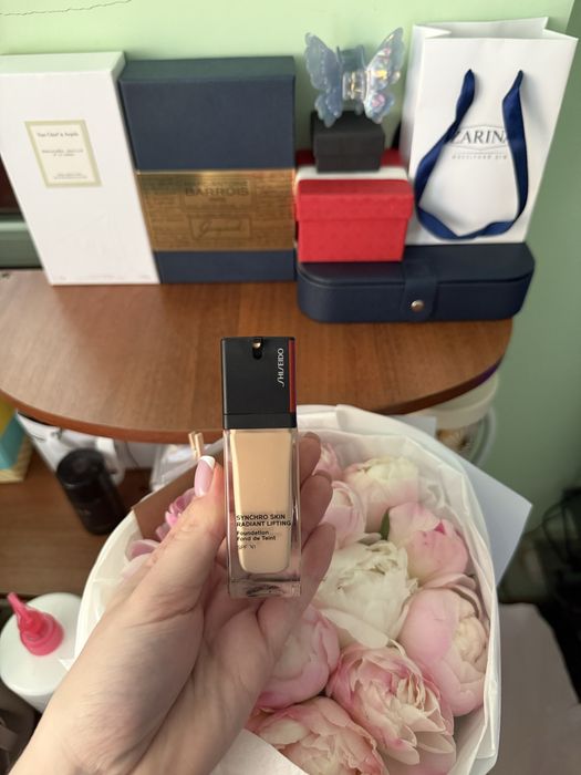 Тон Shiseido radiant lifting