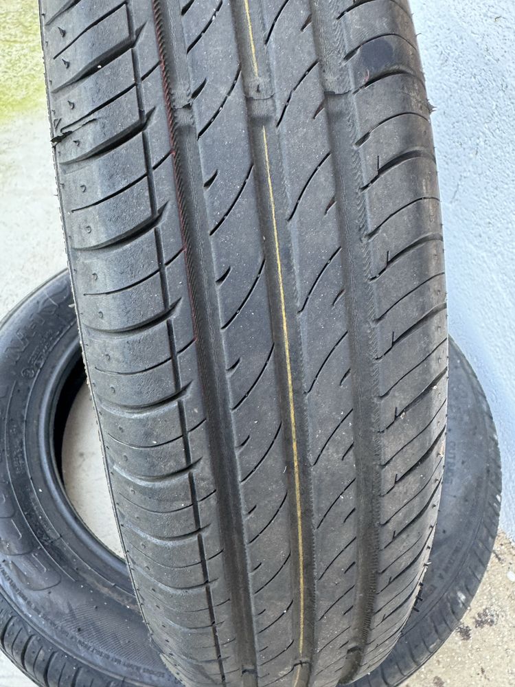 Pneus 135/80 R15