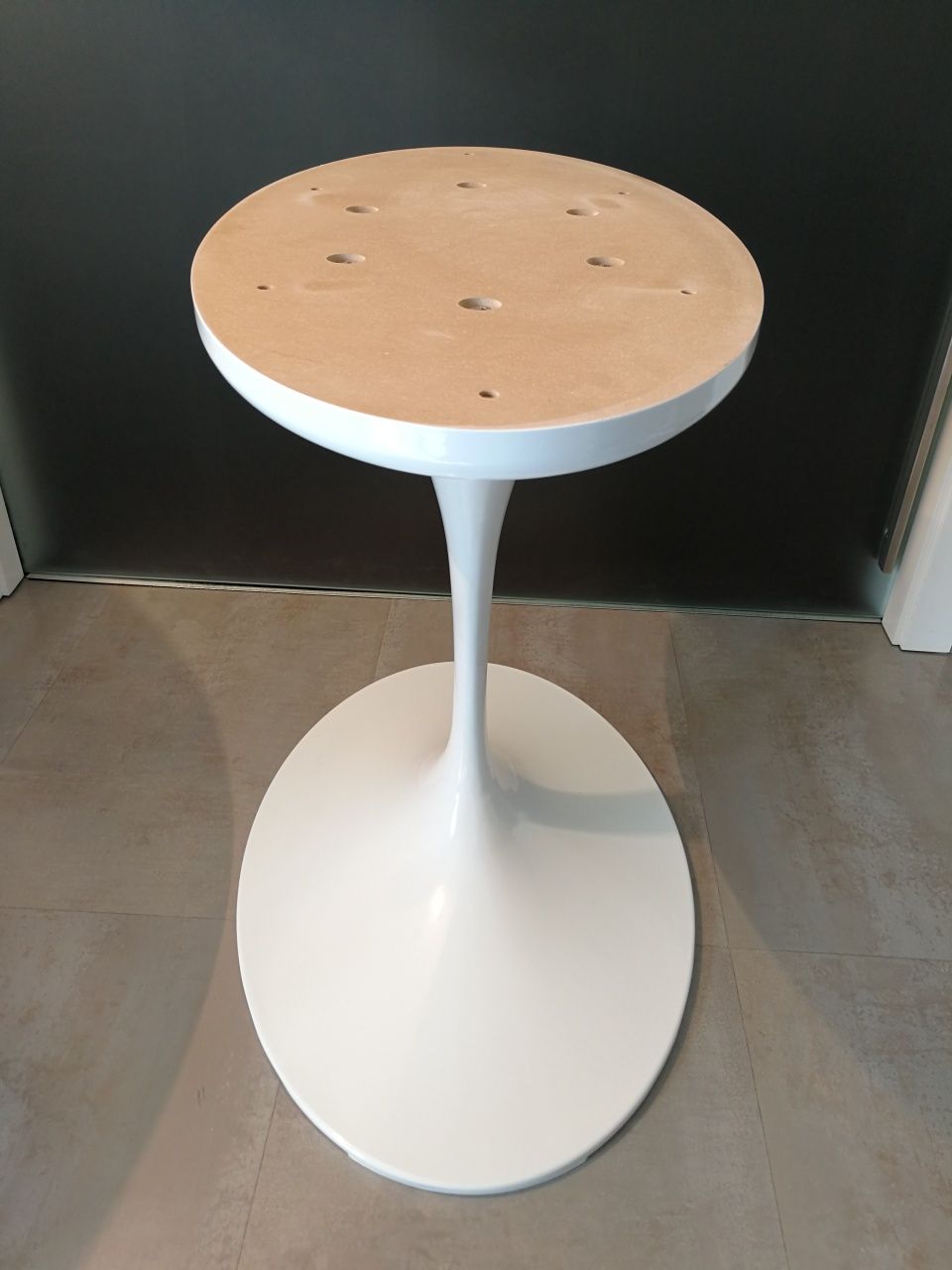 Pé em alumínio para mesa "Tulip"