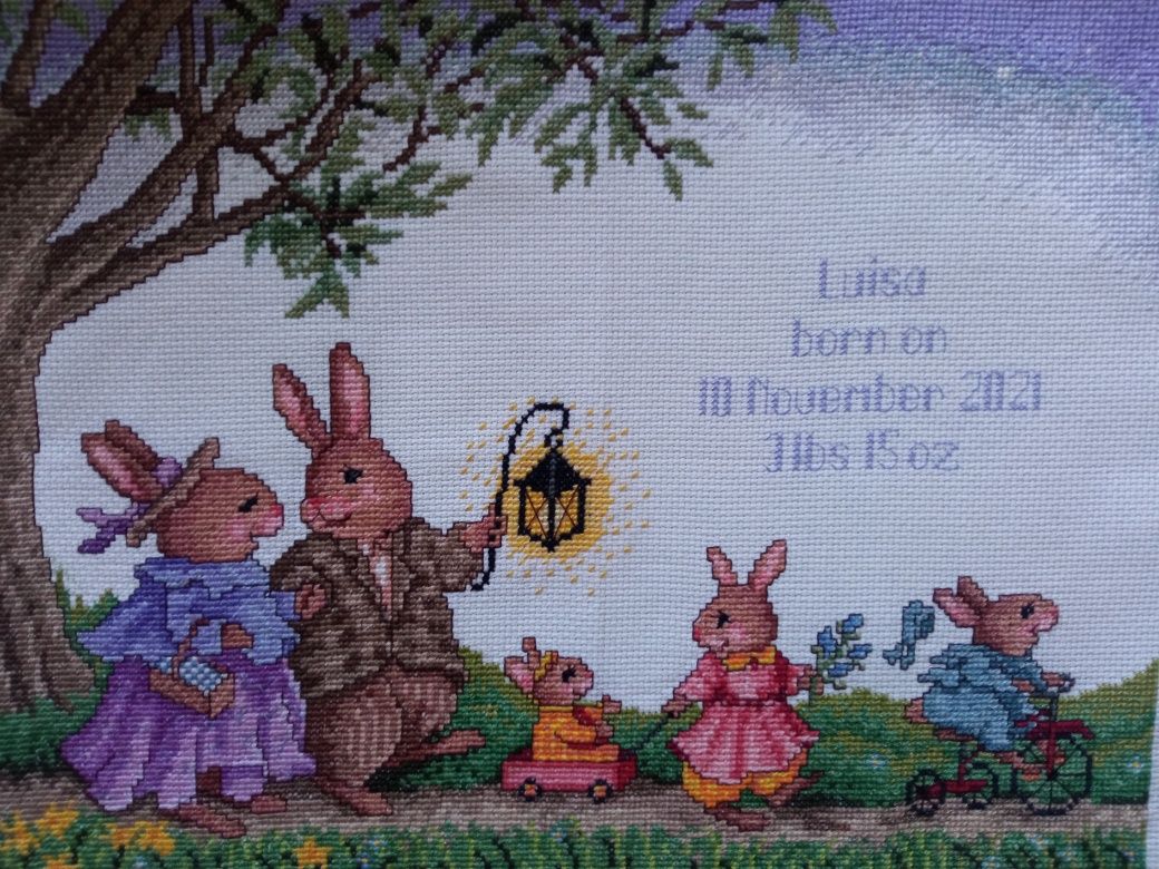Вишивка на тканині картина сім'я кроликів