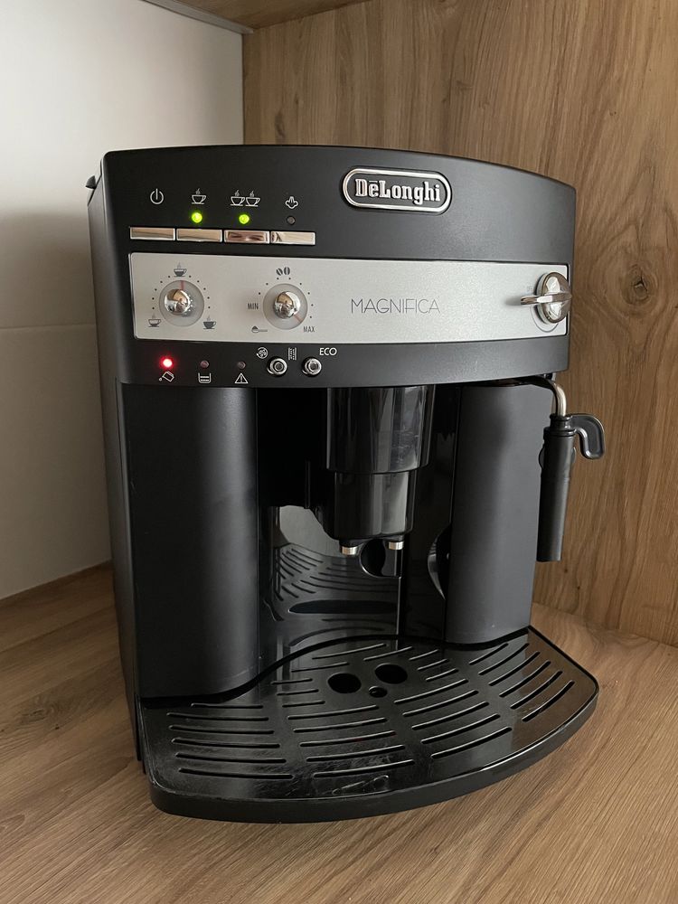 Кавоварка/Кавомашина Delonghi Magnifica eco