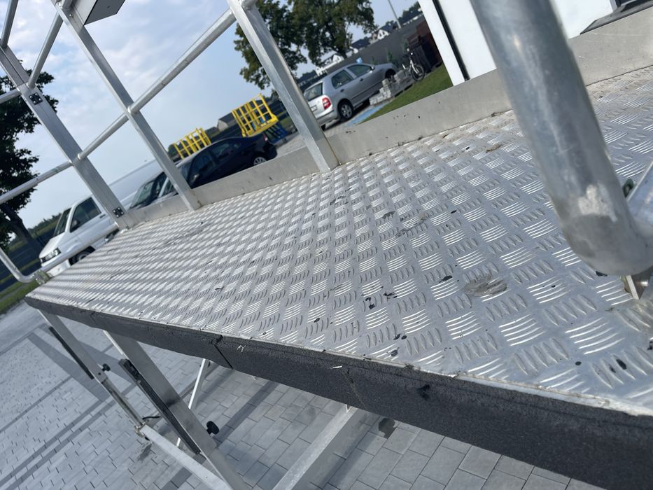 Podest jezdny aluminiowy. Rampa, drabina magazynowa. Platforma alu.