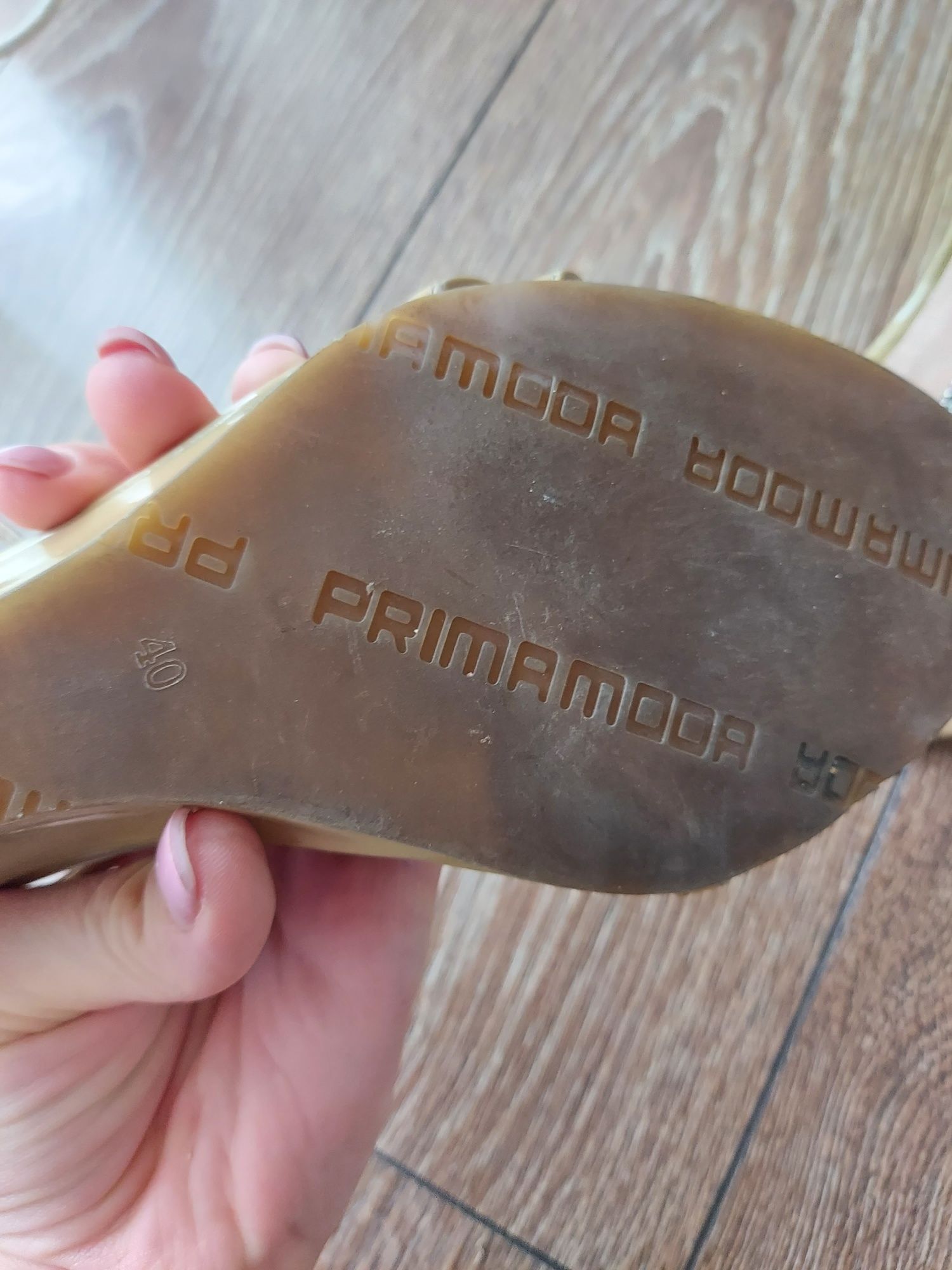 Sandały beżowe PrimaModa na koturnie