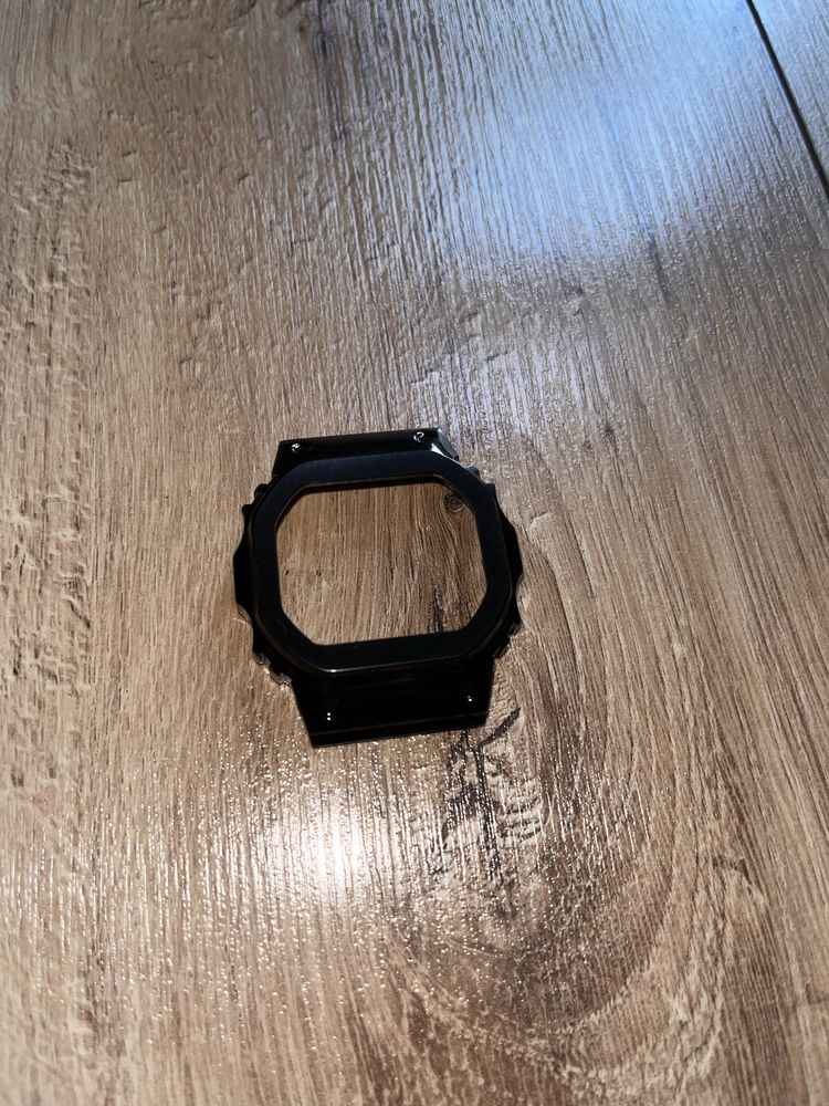 Stalowy bezel G-Shock DW-5600