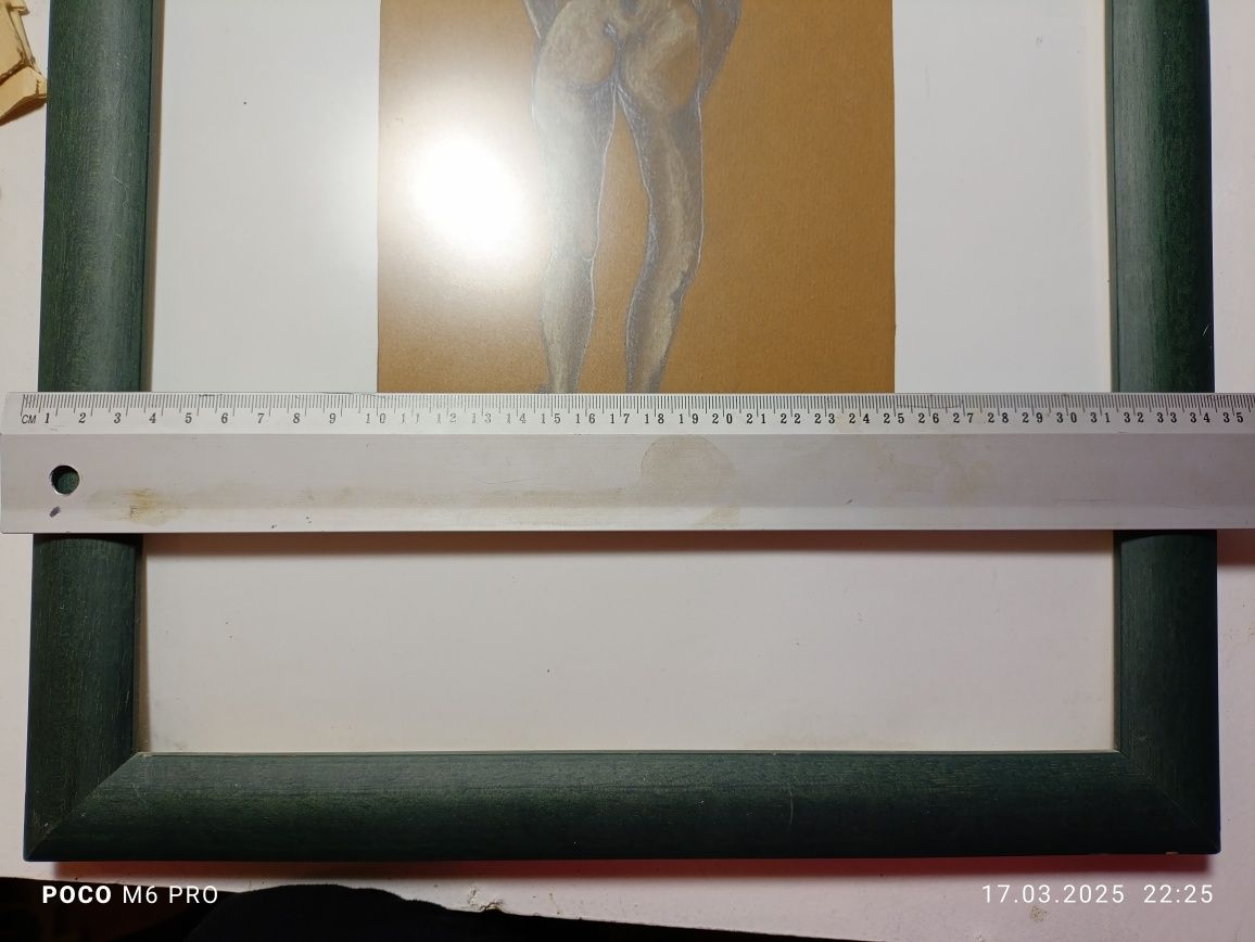 Obraz rysunek kobiety w ramie drewnianej 35cmx 50cm