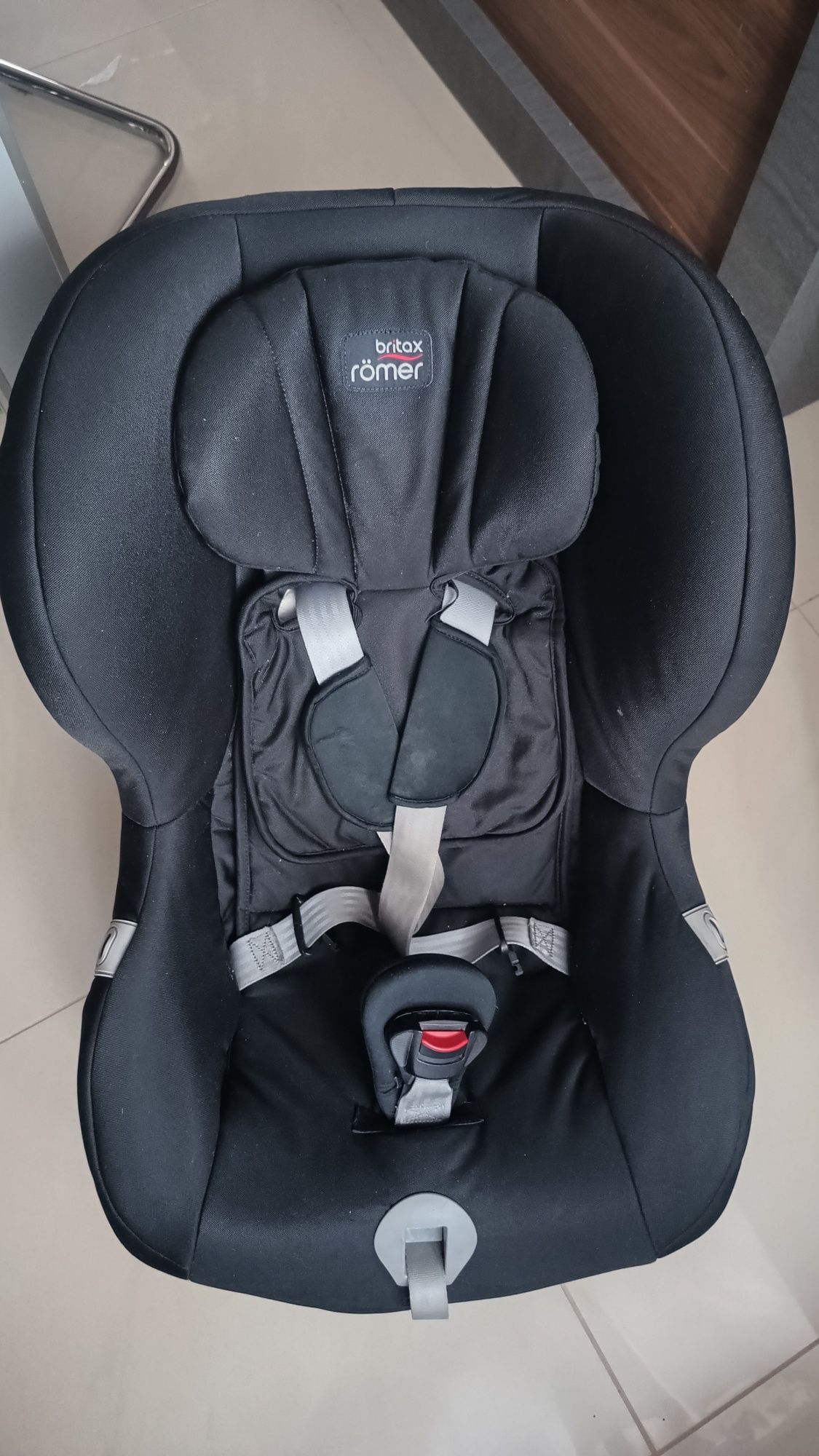 Fotelik samochodowy do jazdy tyłem,Britax römer MAX-WAY Black czarnym