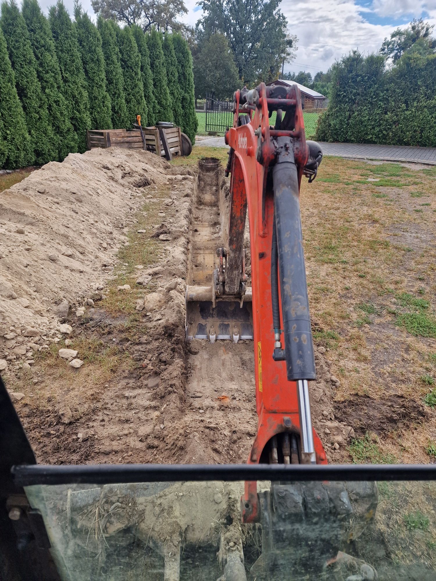 Usługi koparko-ładowarką i minikoparką.
