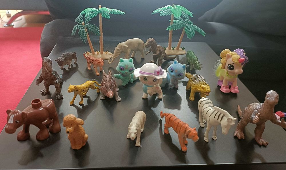 Animais, bonecos e um piano do Mickey