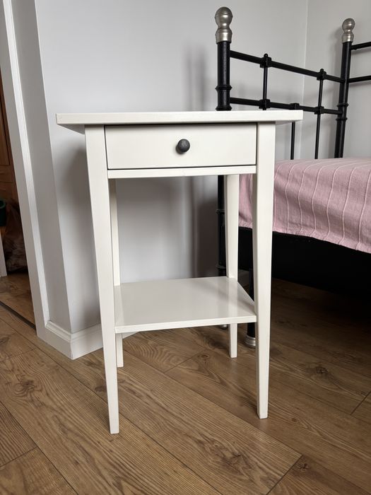 Biały stolik nocny szafeczka HEMNES IKEA