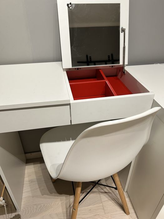 Туалетний стрлик Брімнес та стілець ІКЕА