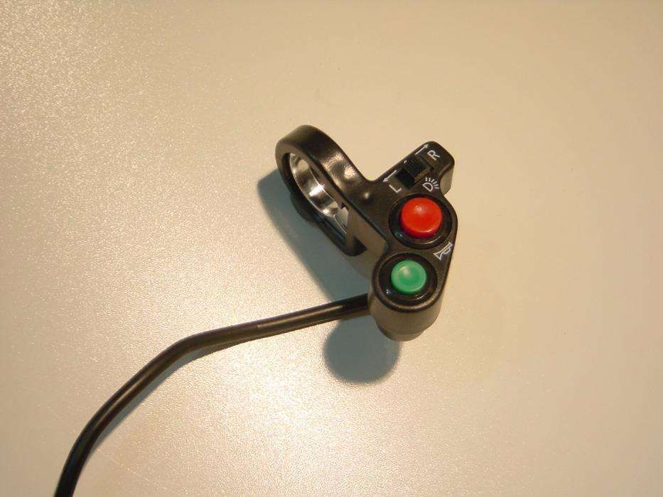 Botões de guiador para comando de piscas, luzes e buzina