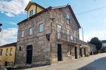 Casa tradicional T4 em Lajeosa do Mondego de 194,00 m2