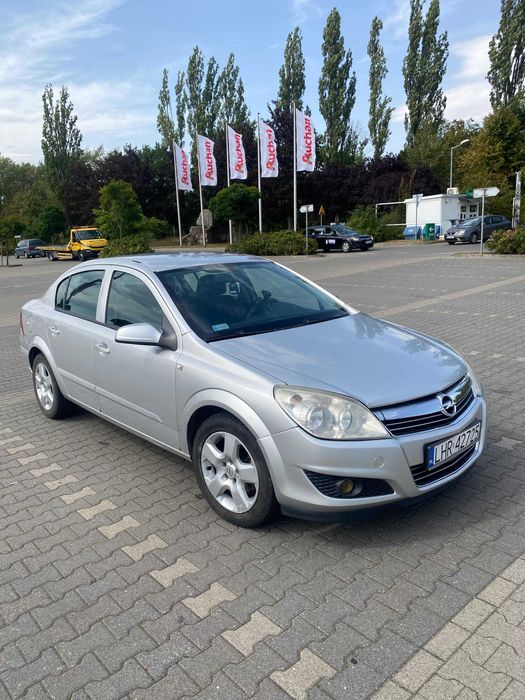 Opel Astra H 2008r Sedan, 1.6 Benzyna