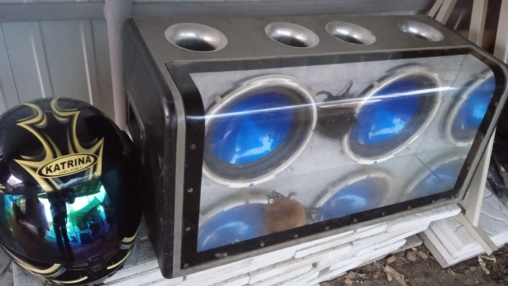 Продам сабвуфер+магнитола пионер оригинал выход 50 ватт два по100