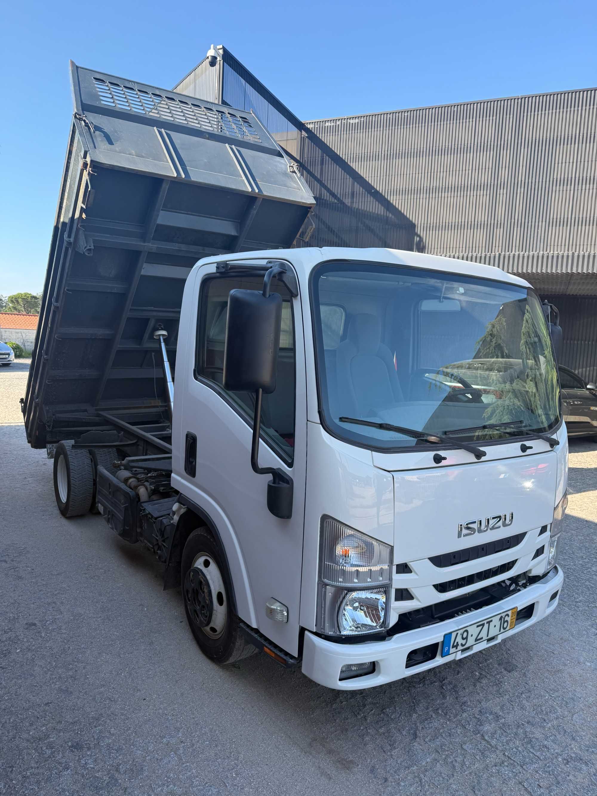 Carrinha Isuzu Tribasculante Nacional