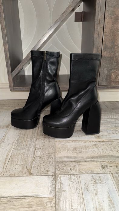 Стильні ботинки, ботильони на підборі, каблук устойчивый