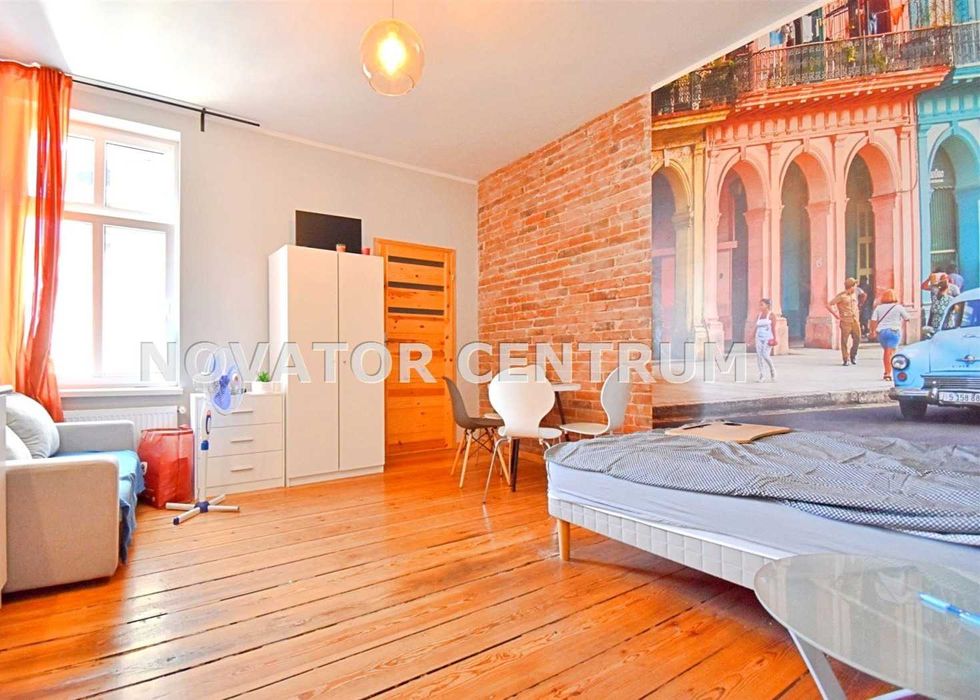 Doskonale wyposażona loftowa kawalerka z patio w  Centrum